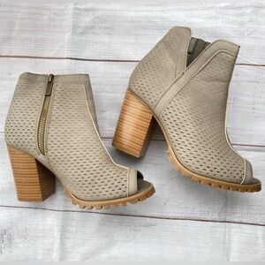 Seven7 Women’s Gray and Tan Open Toe Booties Size 6